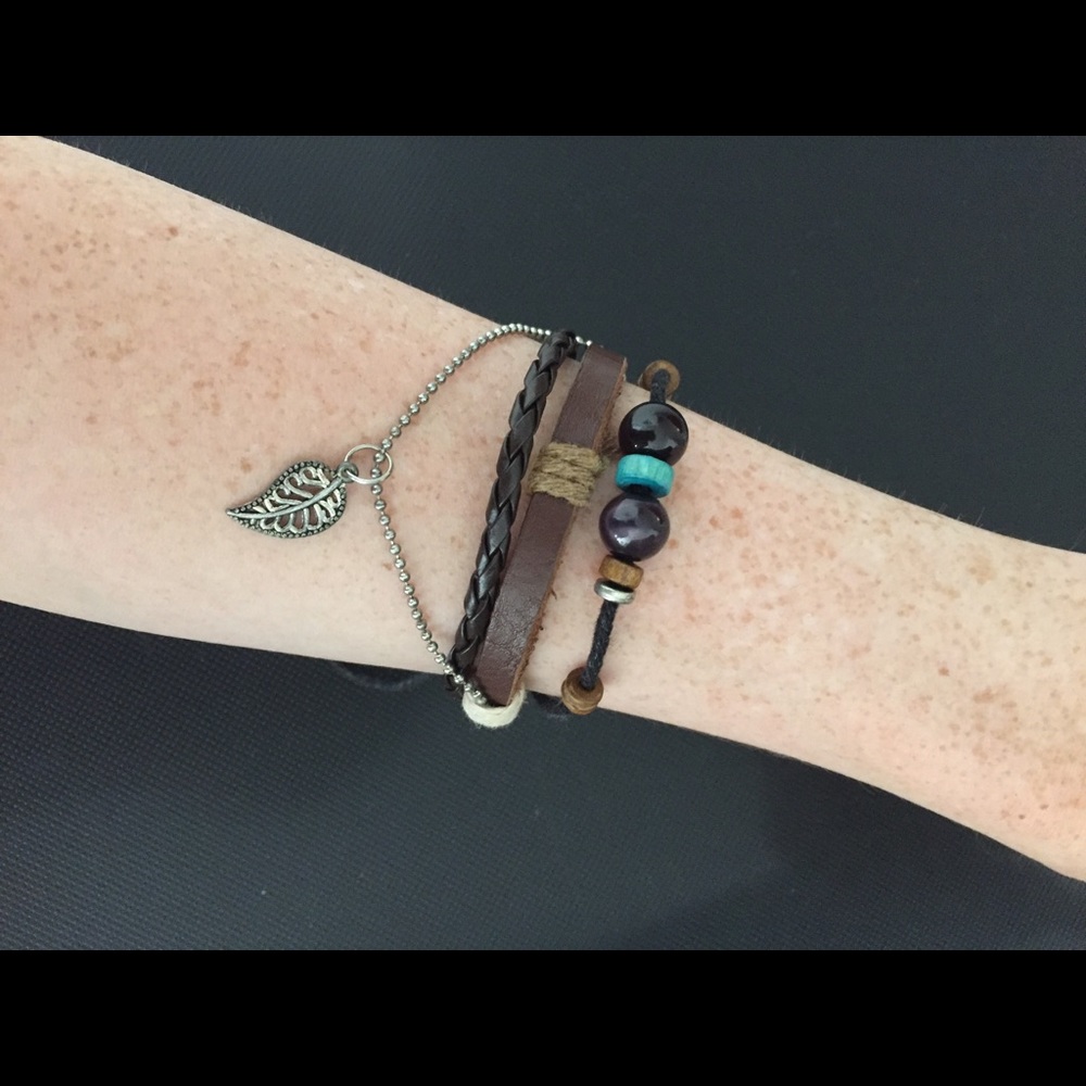 BRACELET